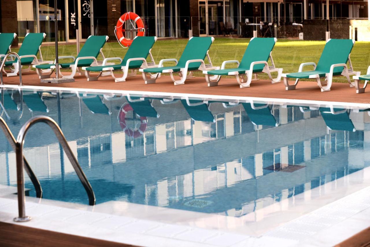 Axor Barajas Hotel Madrid Exterior photo