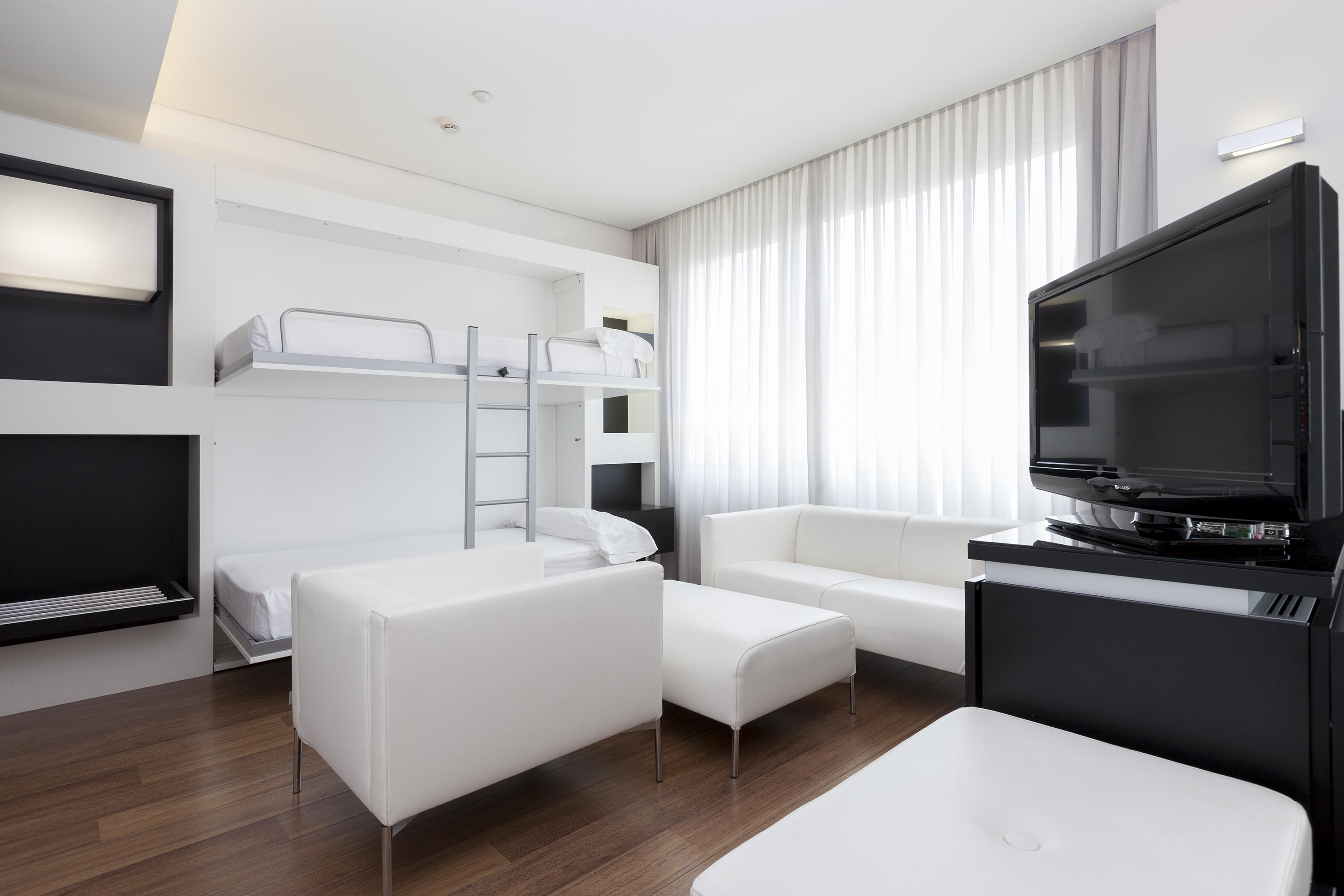 Axor Barajas Hotel Madrid Exterior photo