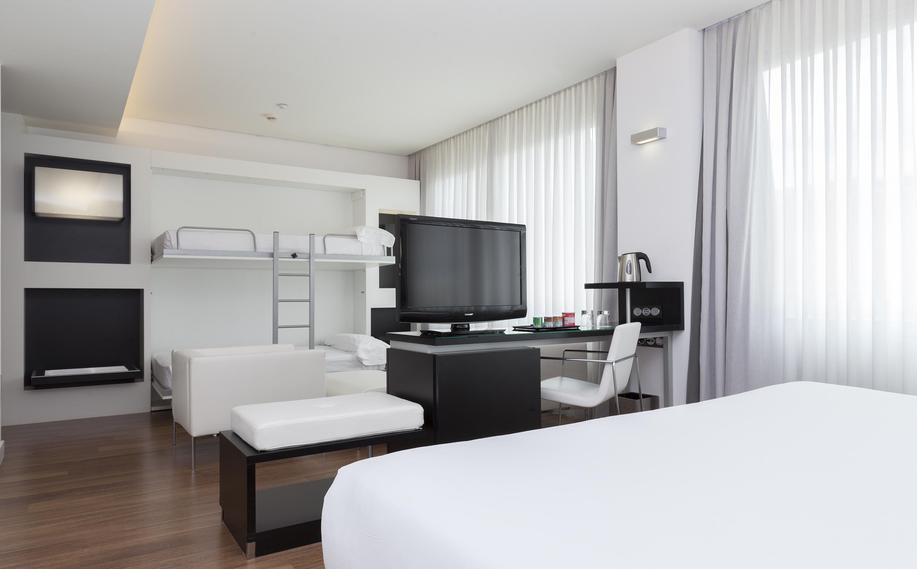 Axor Barajas Hotel Madrid Exterior photo