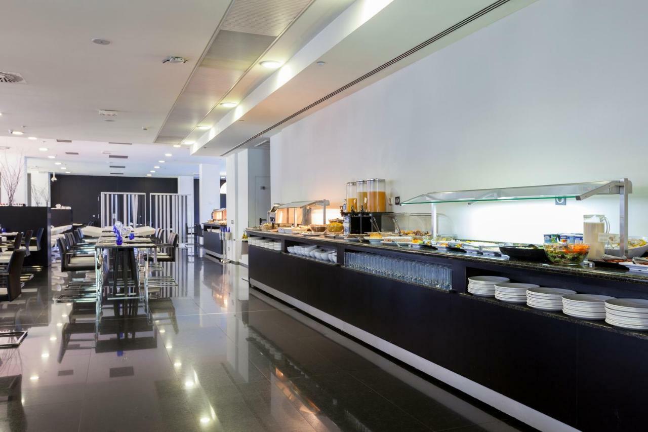 Axor Barajas Hotel Madrid Exterior photo